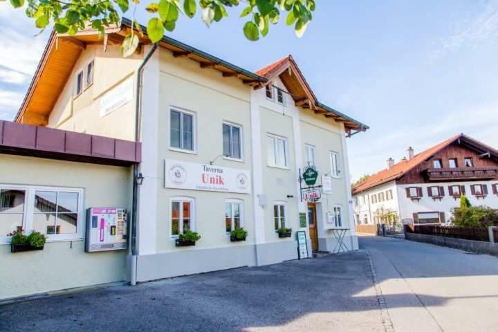 Taverna Unik Saaldorf Eksteriør bilde