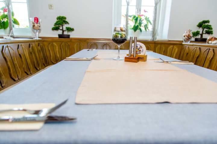 Taverna Unik Saaldorf Eksteriør bilde